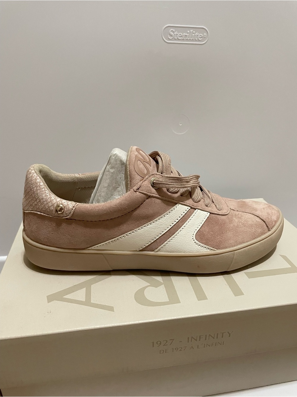 Naturalizer Women’s Pink Suede Casual Sneaker